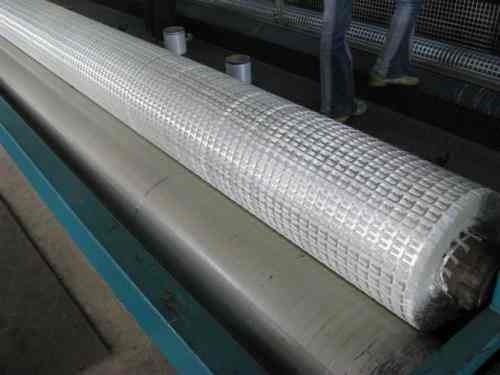 土工格柵的生產(chǎn)現(xiàn)場(chǎng)